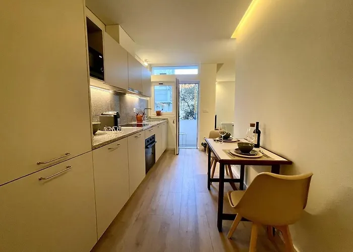 Edificio Senhoras Da Casa - Old Town With Balcony * 아베이루